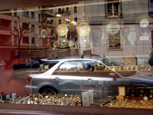 Витрина магазина швейцарских часов в Женеве. 