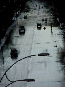 Городская дорога в дождь (сумерки)