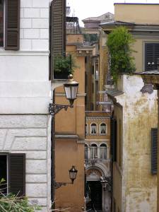 Итальянские крыши, стены и фонари