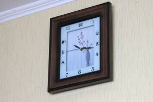 Часы на стене