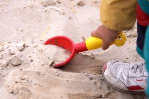 Полная лопатка песка 